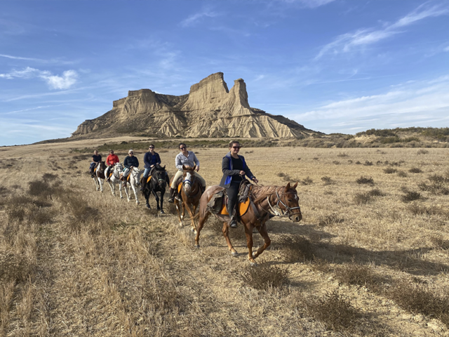 Activa Experience Bardenas Reales actividades en la naturaleza adrenalina en el desierto rutas a caballo recorridos en 4x4 buggies rutas de senderismo y btt